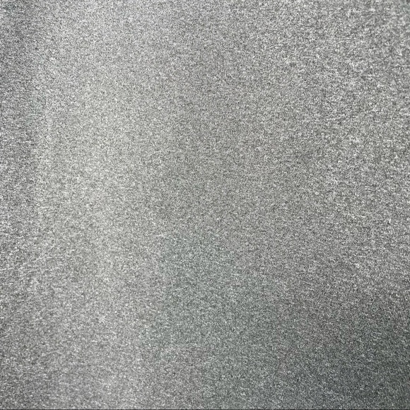 𝅺nike Dri Fit Long Sleeve Thumb Hole Shirt - Picture 6 of 6